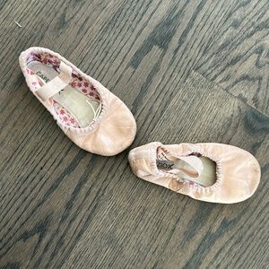 Capezio, pink ballet flats